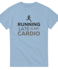 Ljusblå t-shirt med löpande kvinna och texten "RUNNING LATE IS MY CARDIO" i svart och grått.