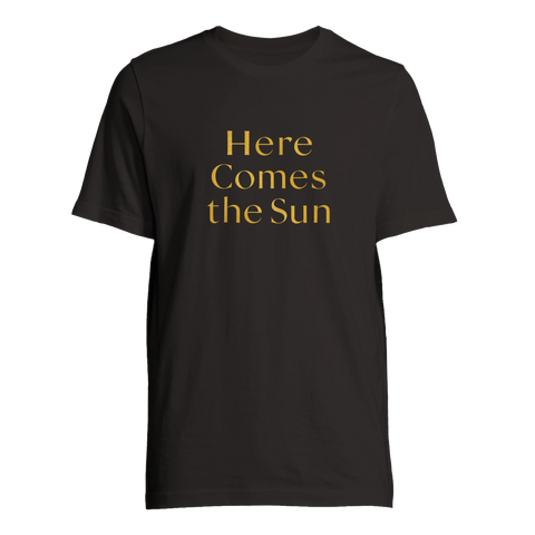 Svart t-shirt med nostalgiskt texttryck i guldgul nyans