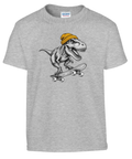Gråmelerad barn-t-shirt med en T-Rex i gul mössa på skateboard.