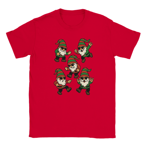 Röd t-shirt med fem dansande tomtenissar i gröna och röda kläder