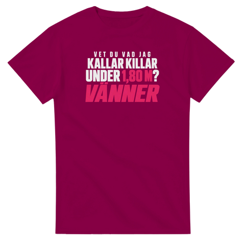 T-shirt med vit och rosa text: Vet du vad jag kallar killar under 1,80 m? Vänner