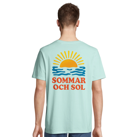 Vintage solmotiv med texten Sommar och sol – tryck på ljusblå t-shirt