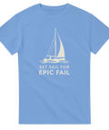 Ljusblå t-shirt med grafiskt tryck av en segelbåt och humoristiskt citat