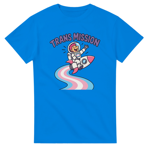 Klarblå t-shirt med humoristisk Trans Mission text och rymdraket