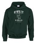 Mörkgrön hoodie med norrländskt tema och grafisk illustration av en älg