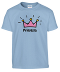 Tecknad rosa prinsesskrona med text "Prinsessa" på ljusblå barntröja.