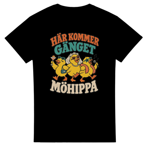 T-shirt with three partying chickens and the Swedish text “Här kommer gänget – Möhippa”