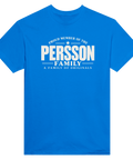 Blå t-shirt med texten Persson – A Family of Originals