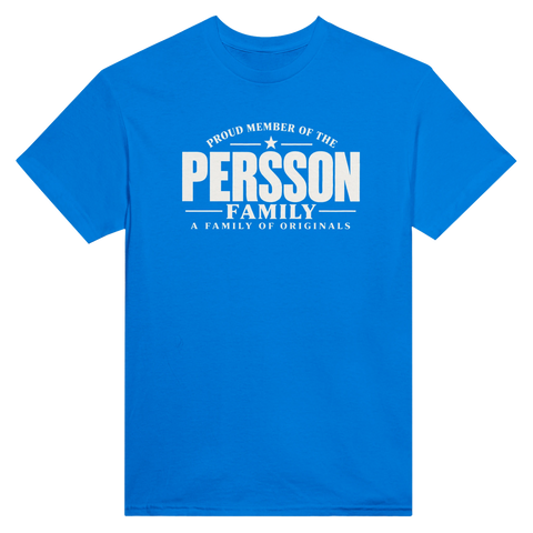 Blå t-shirt med texten Persson – A Family of Originals