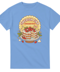 Grafiskt motiv av klassisk svensk jordgubbstårta på ljusblå t-shirt