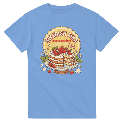 Grafiskt motiv av klassisk svensk jordgubbstårta på ljusblå t-shirt
