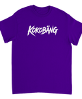 Vit penseldrags-illustration av ordet Kokobäng på en lila t-shirt