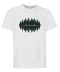 Grafiskt motiv med speglande granar i form av en soundwave på vit t-shirt