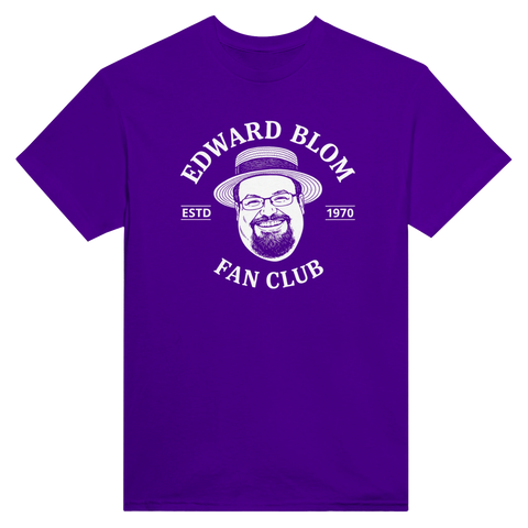 Edward Blom Fan Club-tryck med karikatyr av Blom i stråhatt, på lila T-shirt.