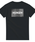 Hisingen text i vit grafik på en svart t-shirt