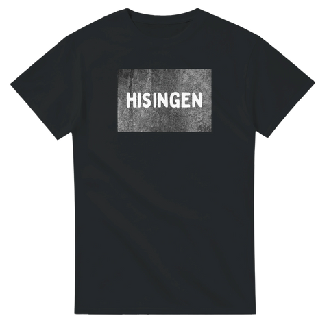 Hisingen text i vit grafik på en svart t-shirt