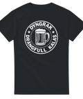 Svart t-shirt med vit tryckt design som visar en ölkupa och texten Dyngrak Drängfull Kalas – perfekt för festglada personer med humor