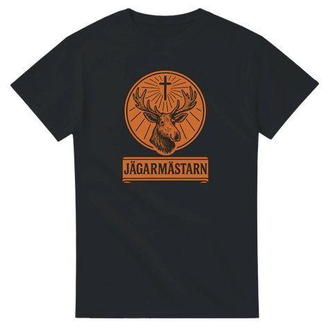 Jägarmästarn-logotyp med hjorthuvud, kors, solstrålar i orange på svart t-shirt.