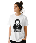 Kall som betong" t-shirt, svartvit kvinna med bister blick på vit t-shirt.