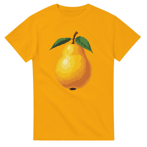 Tecknat päron med gröna blad och brun stjälk på gul t-shirt.