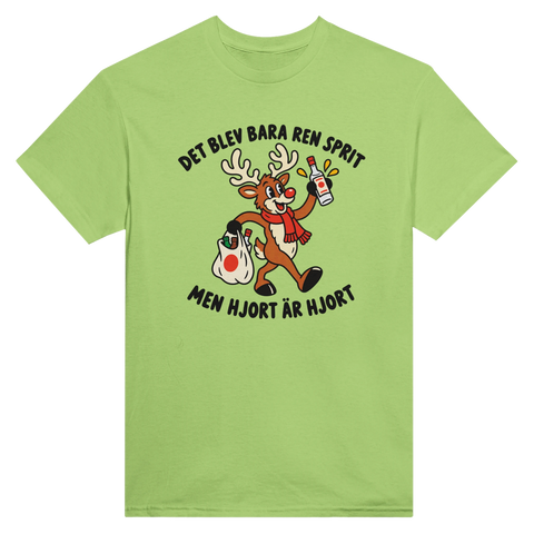 Ljusgrön t-shirt med en hjort, flaska och texten ”Det blev bara ren sprit – men hjort är hjort”.