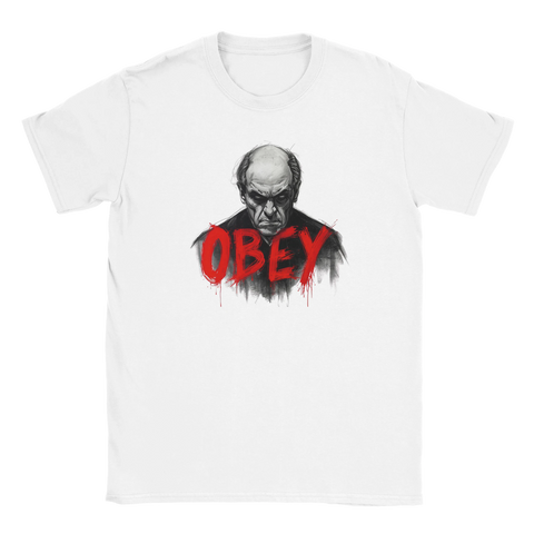 Provokativ t-shirt med koltecknad domare och röd handskriven text