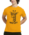 Gul t-shirt med illustration av en giraff med solglasögon och texten "Was' Up?", perfekt för humorälskare som vill sticka ut med en rolig tröja