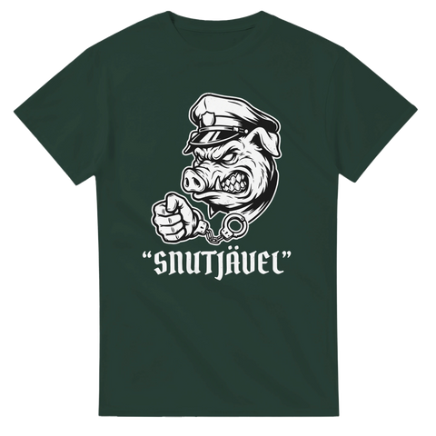 Snutjävel" text med tecknad polisgris i handfängsel på mörkgrön t-shirt.
