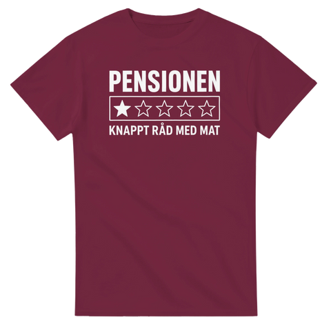 Samhällskritisk illustration med texten knappt råd med mat på vinröd t-shirt