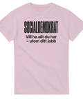 Ljusrosa t-shirt med humoristiskt citat-tryck för politiskt intresserade