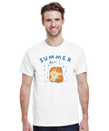 Tecknad orange katt i regn med text "SUMMER fu~" på vit t-shirt.