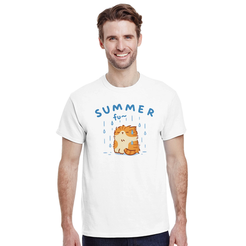 Tecknad orange katt i regn med text "SUMMER fu~" på vit t-shirt.