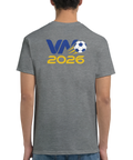 Stort VM 2026 tryck på ryggen med fotbollsillustration på grå t-shirt