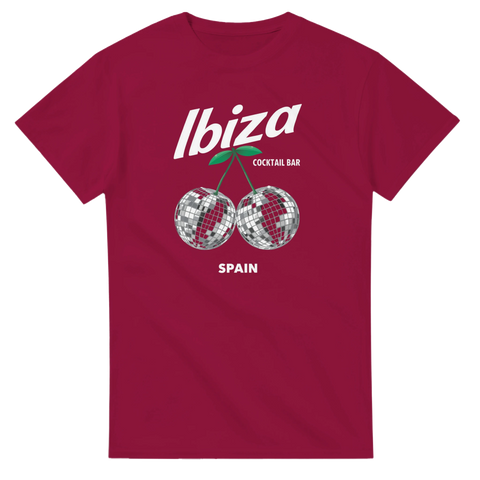 Vinröd t-shirt med stilren spansk klubbdesign och spegelblanka körsbär