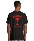 Svart oversized t-shirt med stort rött ryggtryck för drinkentusiaster