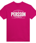 Ceriserosa t-shirt med texten Persson – A Family of Originals