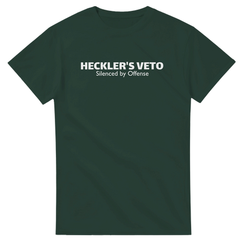 Mörkgrön t-shirt med minimalistisk text som kritiserar tystnadskultur