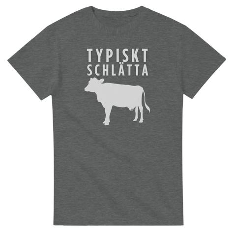 Typiskt Schlätta" text och ko-silhuett i vitt på mörkgrå t-shirt.