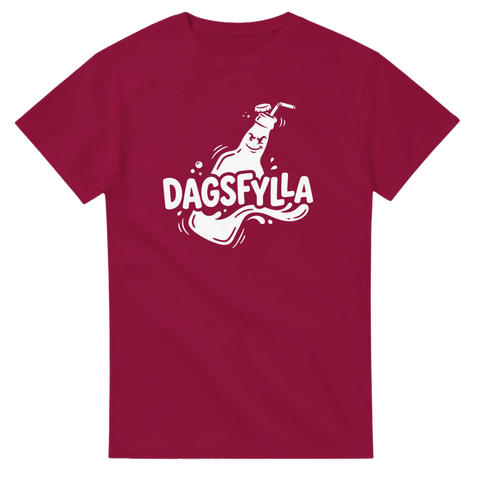 Lekfullt tryck med en flaska och texten Dagsfylla – vinröd t-shirt