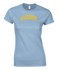 Gul bågformad Sverige-text på ljusblå t-shirt för dam
