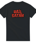 Graffiti-tryck med texten Hail Satan och rött pentagram på svart t-shirt