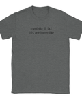 Mörkgrå t-shirt med ett rått och humoristiskt budskap i enkel stil