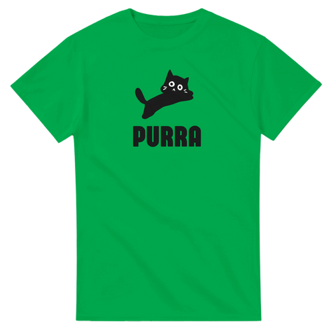Svart tecknad katt med stora ögon och text "PURRA" på grön t-shirt.