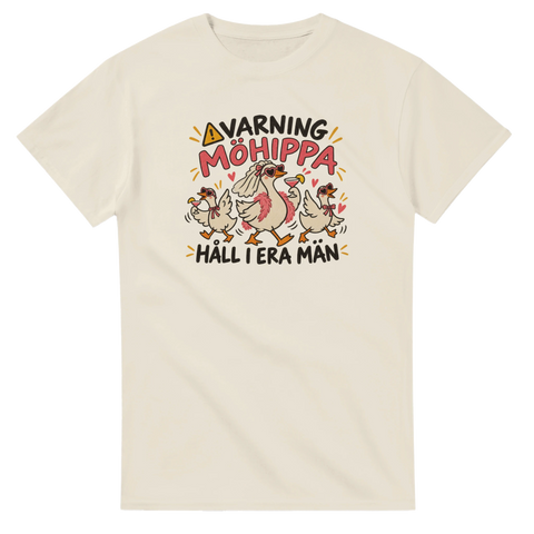 T-shirt med tre festglada gäss och texten Varning möhippa – Håll i era män