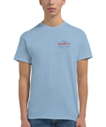 Ljusblå t-shirt med det exklusiva Shirty Casual-motivet i rött och blått