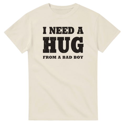 Off-white t-shirt med statement-tryck I need a hug from a bad boy