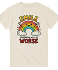 Beige t-shirt med kawaii-regnbåge och mörk humoristisk text om pessimism
