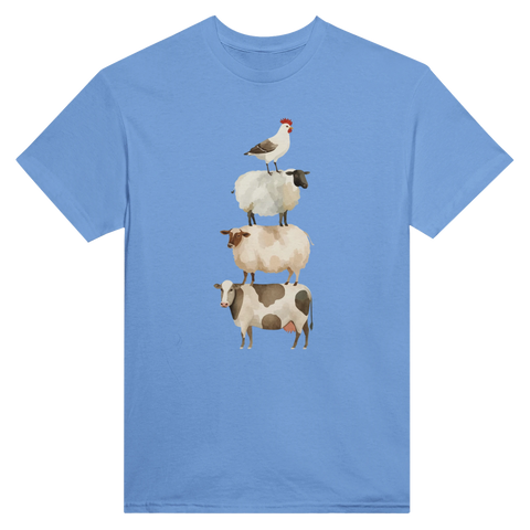 Bondgårdsdjur i akvarellstil: tupp, får och ko staplade på ljusblå t-shirt.