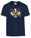Billy Badger, arg grävling med cigarr, tecknad stil, på marinblå barnt-shirt.