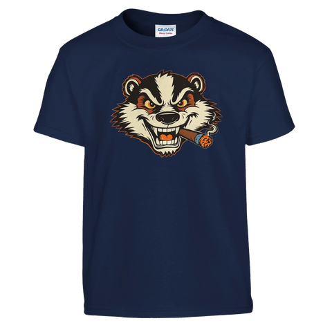 Billy Badger, arg grävling med cigarr, tecknad stil, på marinblå barnt-shirt.